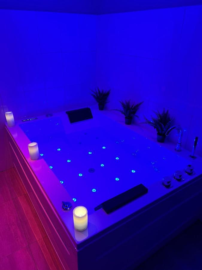 Narbnb - Eden Suite - Jacuzzi - Parking - Clim Narbona Exterior foto